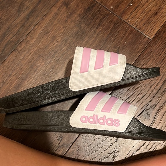 Light pink adidas slides - Picture 4 of 7